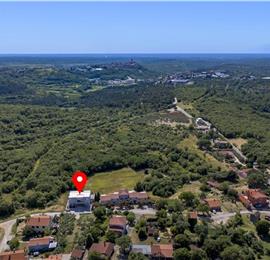Luxury 4-Bedroom Villa with generous sized Infinity Pool near Buje, Istria. Sleeps 8